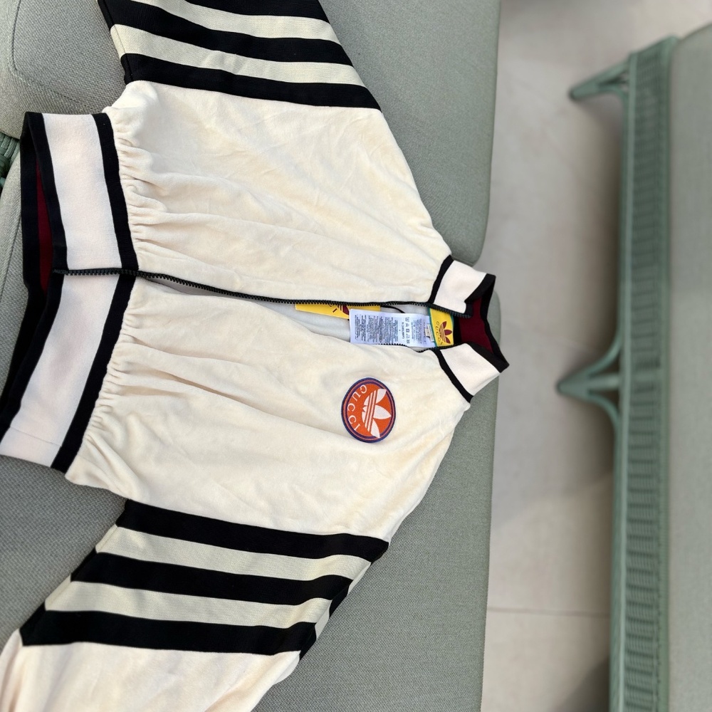 Gucci x Adidas 2023 Velour Bomber Jacket size small - Picture 3 of 8